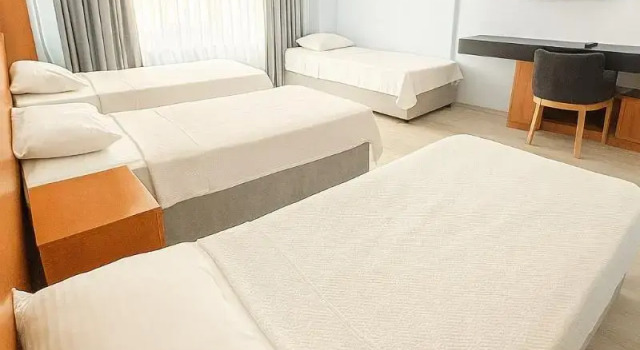 Standardowy czteroosobowy pokój Ferah Hotel