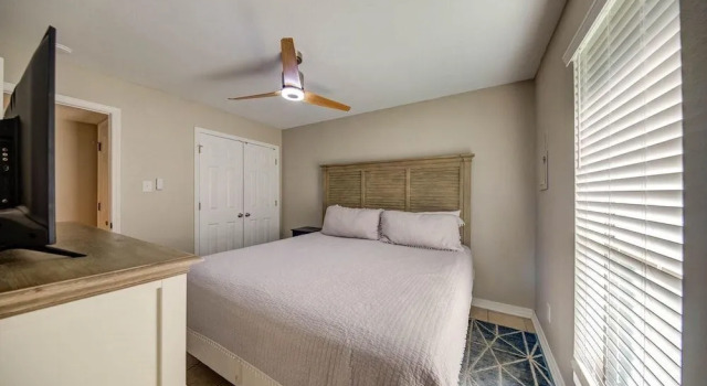 Peaceful condo in Gulf Shores with outdoor pool