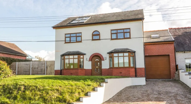 Dolanog, Wrexham, Book Hotel Wrexham Clwyd