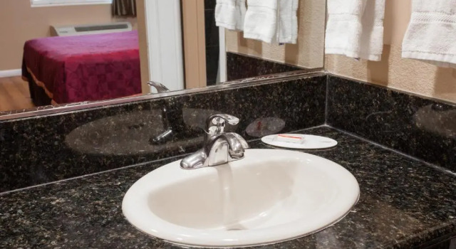 Люкс Express Inn & Suites Ontario Airport