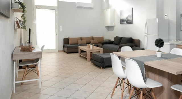 Апартаменты Spacious apartment-600m from the subway