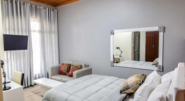 Двухместный номер Deluxe с балконом EZRA BOUTIQUE HOTEL by The Weekender