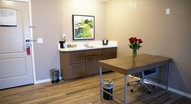 Двухместный люкс Hampton Inn & Suites Fresno