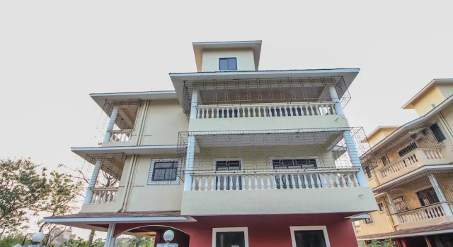 OYO 10402 Home 4 BHK Villa near Mandovi River, Varaa Villa Mökit kohteessa Verem, Mökki