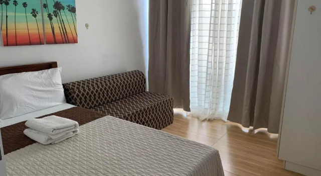 AZURE C1 with balcony wifi MULTIPLE UNITS near airport, Rezervovat Hotel Paranaque 