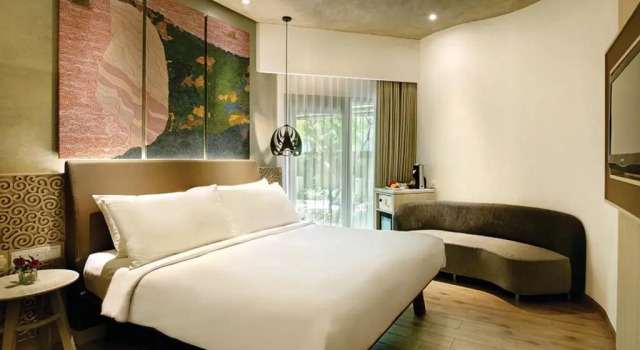 Двухместный номер Deluxe с балконом Mercure Kuta Bali
