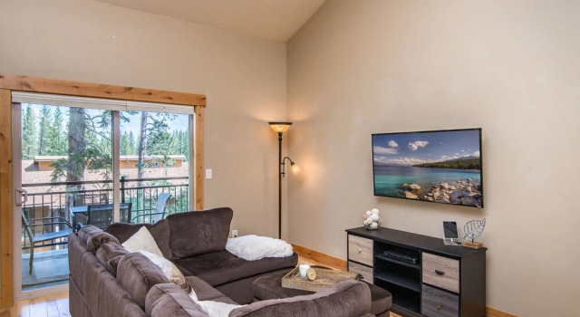 Truckee Townhouse Walk Everywhere by RedAwning