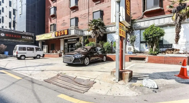 Busan Daeyeondong Hwanggeum(황금모텔)