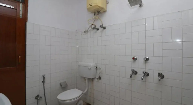 Travellers Homes By OYO Rooms, Забронировать Отель Гомти Нагар 