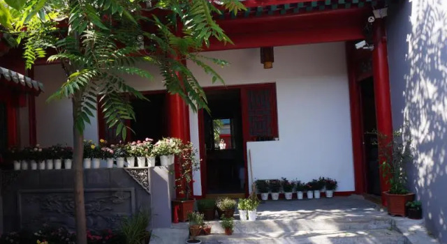 Кровать в общем номере Yue Xuan Courtyard Garden International Youth Hostel