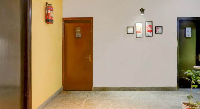 Super Townhouse Sushant Lok Phase 1 Formerly Hotel Neven