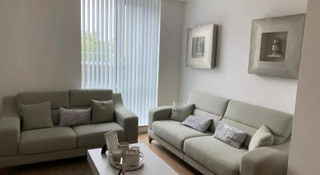 Bracknell - Stunning 2 bedroom Flat with Spectacular Views, Забронировать Отель Брэкнэлл Беркшир, рядом с Bracknell Forest Council