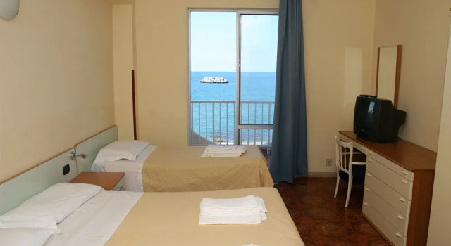 Club Il Gattopardo Sea Palace, Buchen Sie Hotel Brolo Sizilien