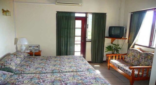 Carriacou Grand View Hotel, Prenota Hotel Hillsborough Carriacou Island
