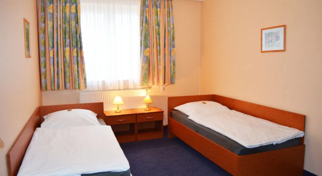 Waldhotel Humboldt FeWo2, Забронировать Апартаменты/квартира Отели Айнбек с завтраком, Завтраки