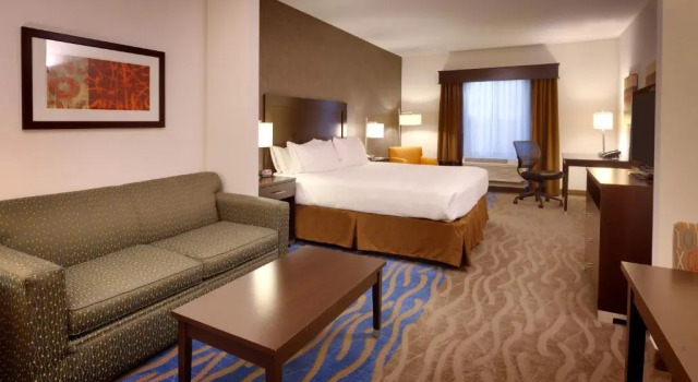 Люкс Holiday Inn Express & Suites Overland Park by IHG
