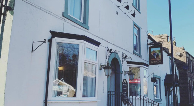 The Soldier Dick, Boek Hotel High Peak Merseyside