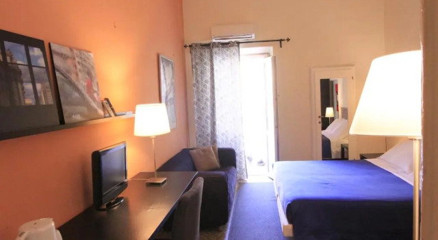 Двухместный номер Standard с балконом B&B Metropolis