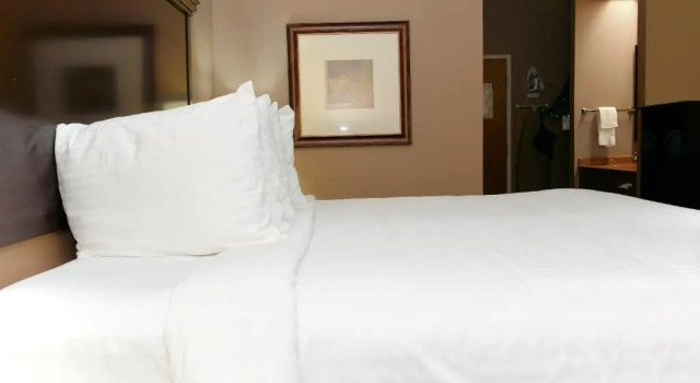 Двухместный номер Standard Cobblestone Inn & Suites - Denison | Majestic Hills