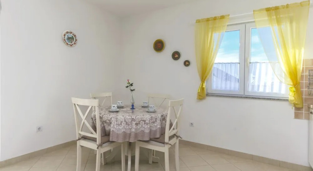 Apartment Ljiljana, Забронировать Апартаменты/квартира Отели Трибунь с парковкой, рядом с Пристань для яхт Трибуни, Парковка