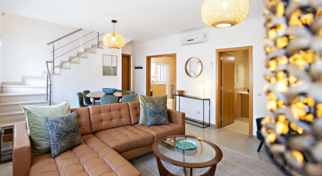 Pink House in Faro With 3 Bedrooms and 3 Bathrooms, Забронировать Отель Фару Nature Reserve Ria Formosa, рядом с Муниципальный рынок Фару