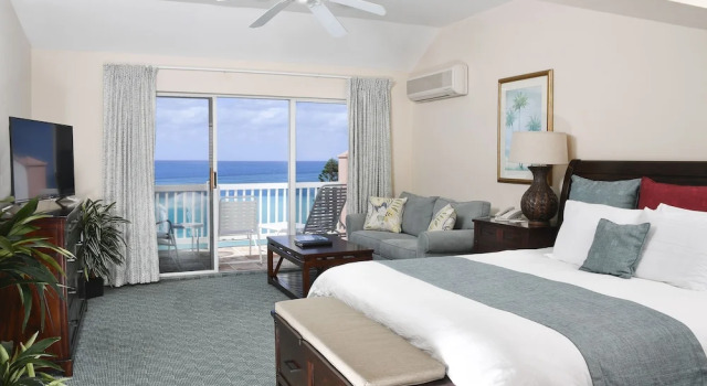 Номер Superior с балконом Pompano Beach Club