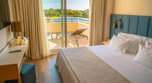 Люкс с балконом Onyria Quinta da Marinha Hotel