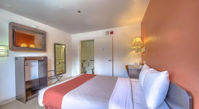 Двухместный номер Deluxe Motel 6 San Antonio, TX - Fiesta