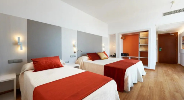 Трёхместный номер Standard Hotel Abrat