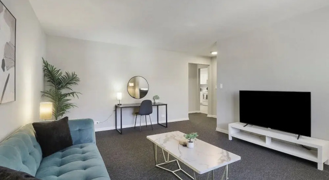 Апартаменты Superior Cozy 1BR Apt Near Shops - Kimball C2