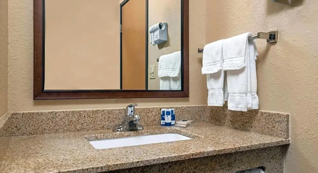 Люкс AmericInn by Wyndham Detroit Lakes