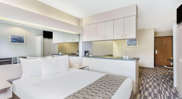 Люкс Microtel Inn & Suites by Wyndham