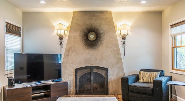 Stunning Rose Garden - San Jose Two Bedroom, Забронировать Отель Сан-Хосе Silicon Valley, рядом с CalTrain San Jose
