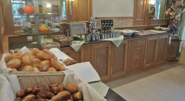 Трёхместный номер Standard Hotel Jägerhof