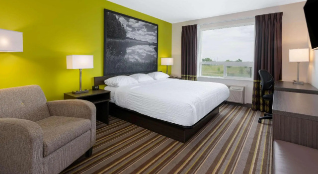 Двухместный номер Standard Super 8 by Wyndham Winnipeg East MB