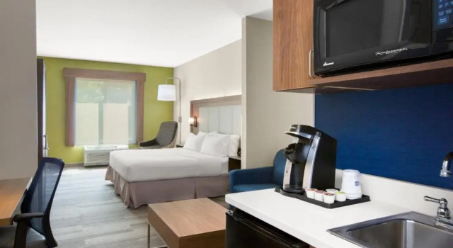 Люкс Holiday Inn Express Hotel & Suites Ontario by IHG