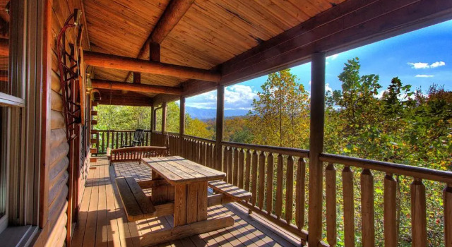 Rustic 4/2 Log Cabin with Lovely Views! Sleeps 8!