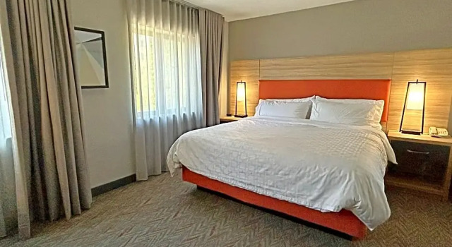 Двухместный люкс c 1 комнатой Candlewood Suites Indianapolis Downtown Medical District by IHG