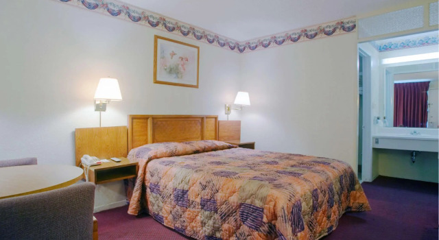 Двухместный номер Standard Americas Best Value Inn Loudon Lenoir City