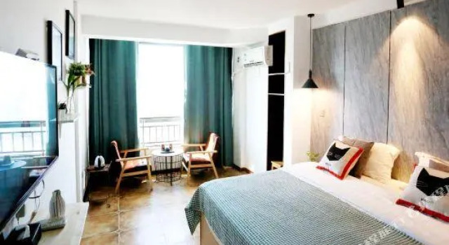 Wiseman Travel Theme Hotel
