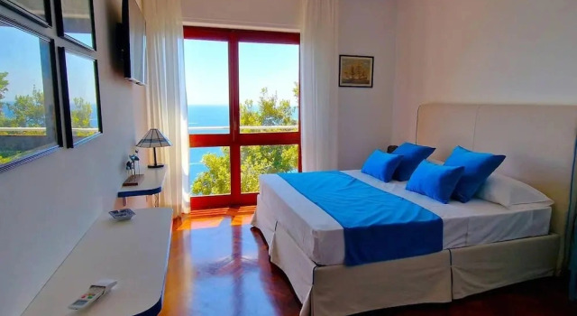 Amalfi Detached Sea View Villa W/solarium Terrace, Забронировать Вилла Коттеджи Амальфи, рядом с Cloister of Paradise Chiostro del Paradiso, Коттедж