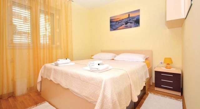 Beautiful Home in Krilo Jesenice With Wifi and 3 Bedrooms, Rezervovat Hotel Hotely v Krilo s parkováním, Parkování
