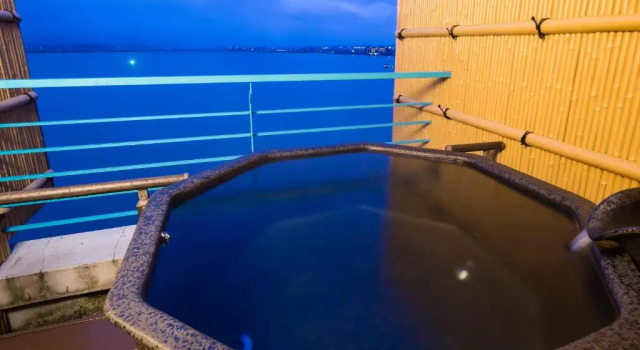 Люкс с видом на озеро APA Hotel & Resort Kaga Katayamazu Onsen Kasuikyo