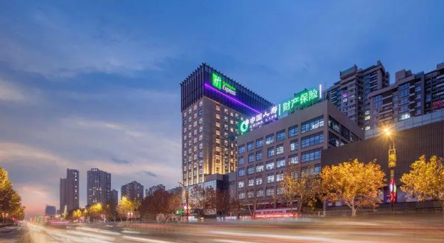Люкс Business Holiday Inn Express Kaifeng City Center by IHG