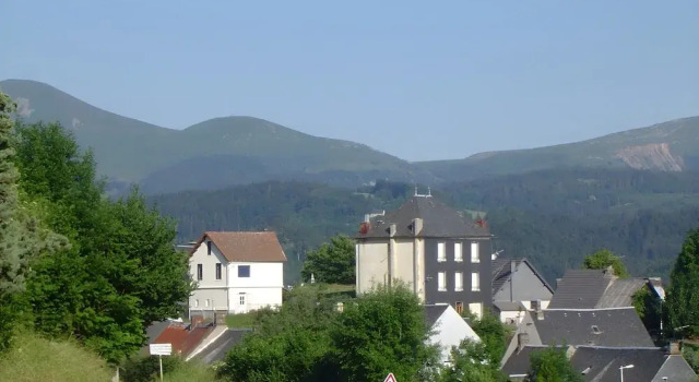 Коттедж Beautiful House in the Heart of the Auvergne