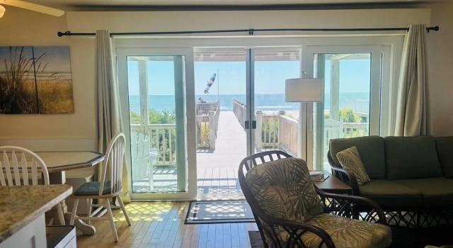 Коттедж с 2 комнатами Serenity Now 3 Bedroom Home by RedAwning