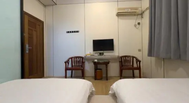 Люкс с 3 комнатами Huanlege Hotel