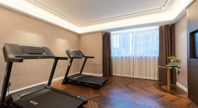 Jinjiang Metropolo Hotel Shenzhen Longgang Central, Rezerwuj Hotel Hotele w Shenzhen z parkingiem, Parking