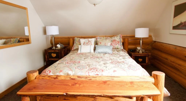 Kicking Horse Canyon B&B, Buchen Sie Bed & Breakfast Golden British Columbia