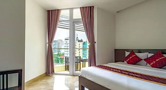 Номер Deluxe с балконом и с видом на воду D26 Nha Trang Hotel